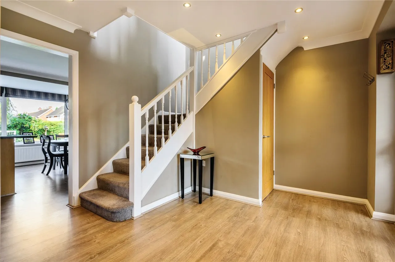 Meadows End, Sunbury, TW16 6SP, photo 3