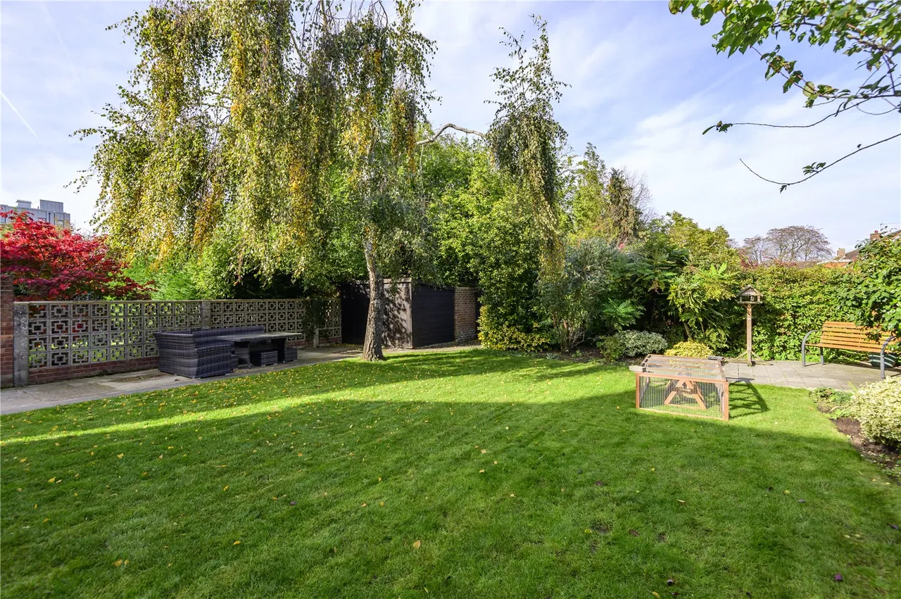 Meadows End, Sunbury, TW16 6SP, photo 14
