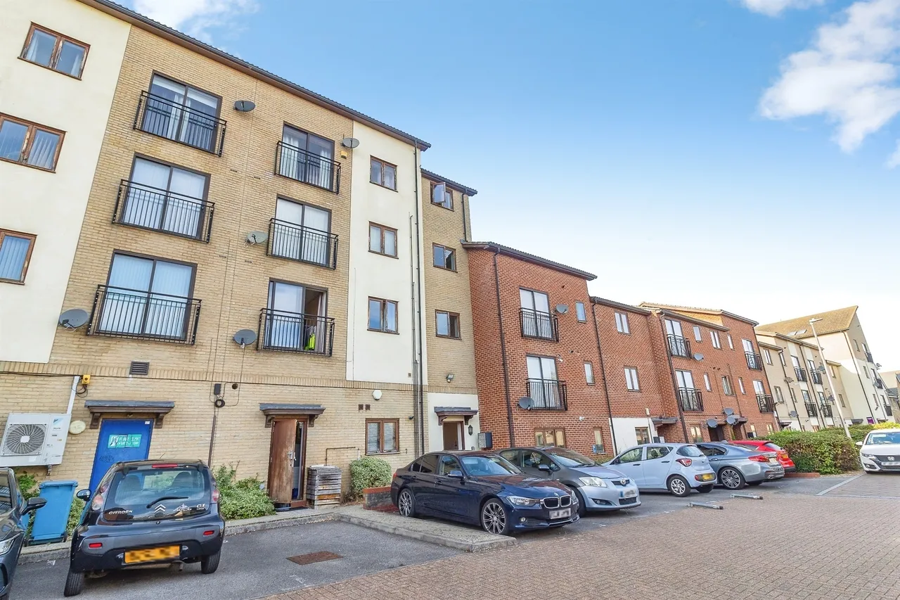 Goodrington Place, Broughton, MK10, photo 5