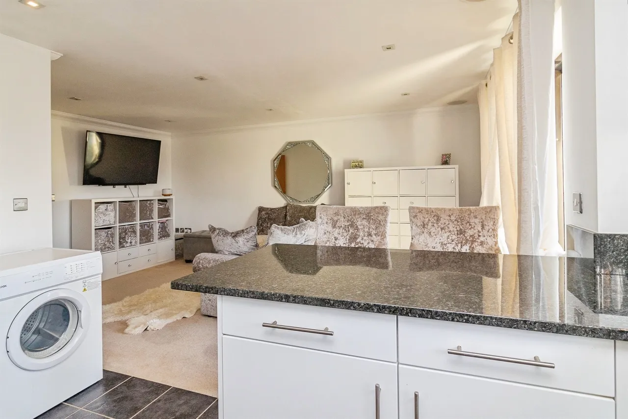 Goodrington Place, Broughton, MK10, photo 3