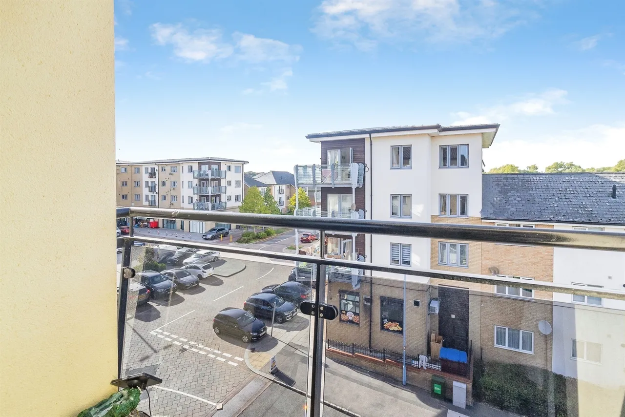 Goodrington Place, Broughton, MK10, photo 4