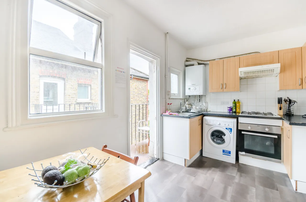 130 Weir Road, London, photo 2