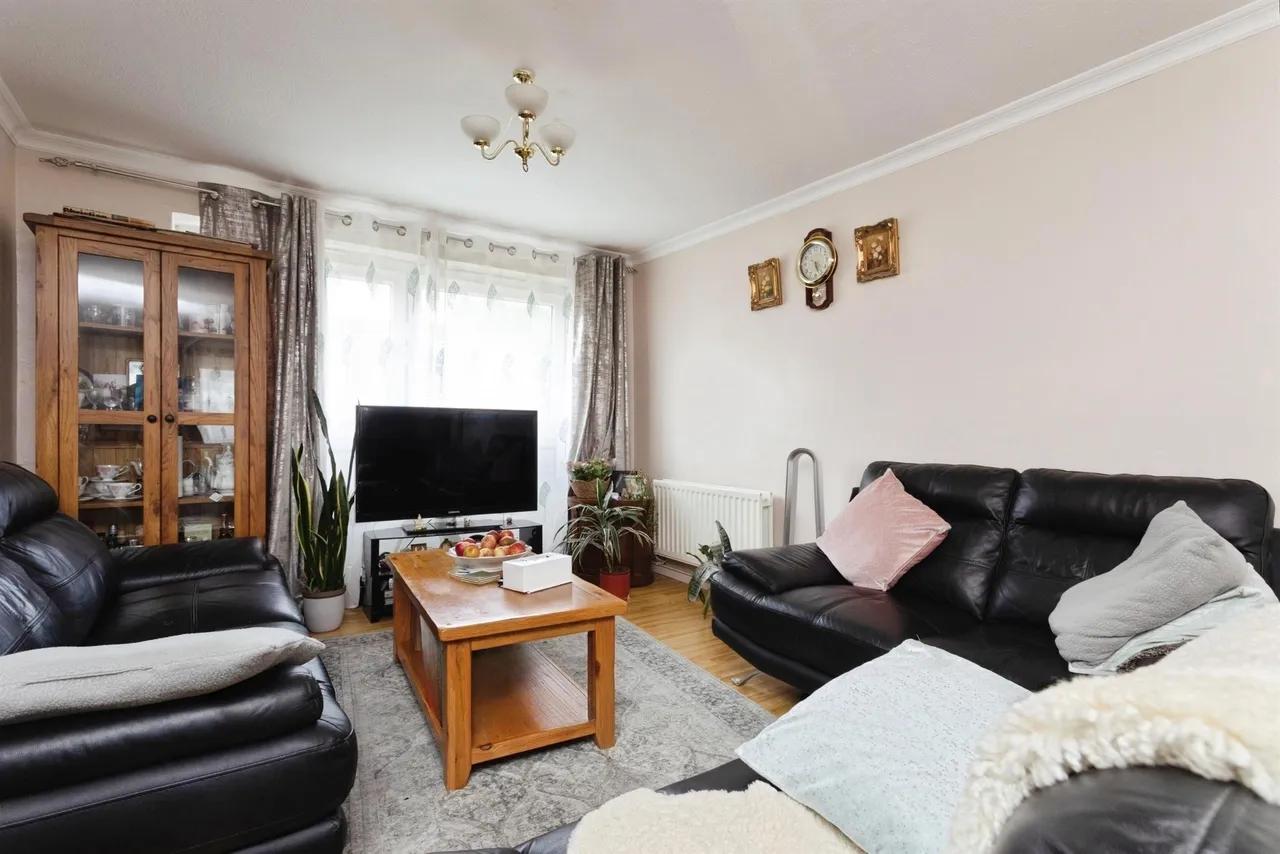 3 bed flat for sale, Harts Lane, Barking, IG11