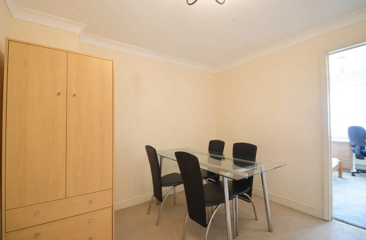 Nightingale Shott, Egham, photo 5