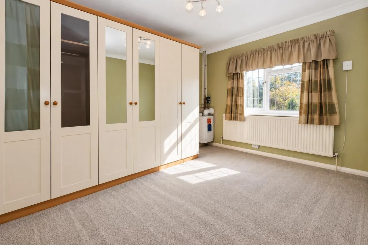 Chadville Gardens, Romford, RM6, photo 6