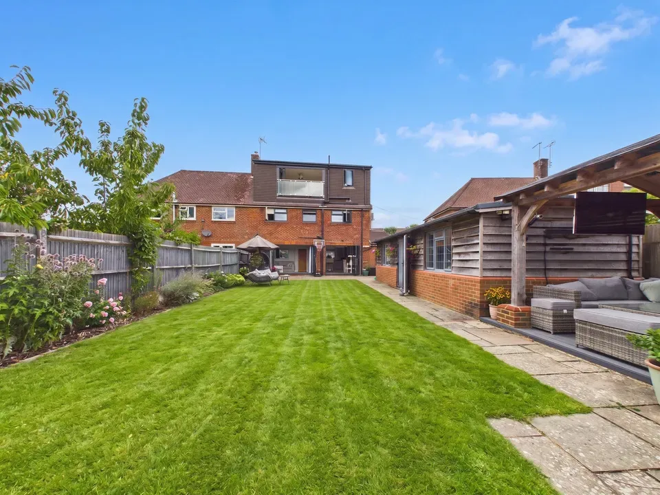 Church Close, Lower Beeding, Horsham, photo 2
