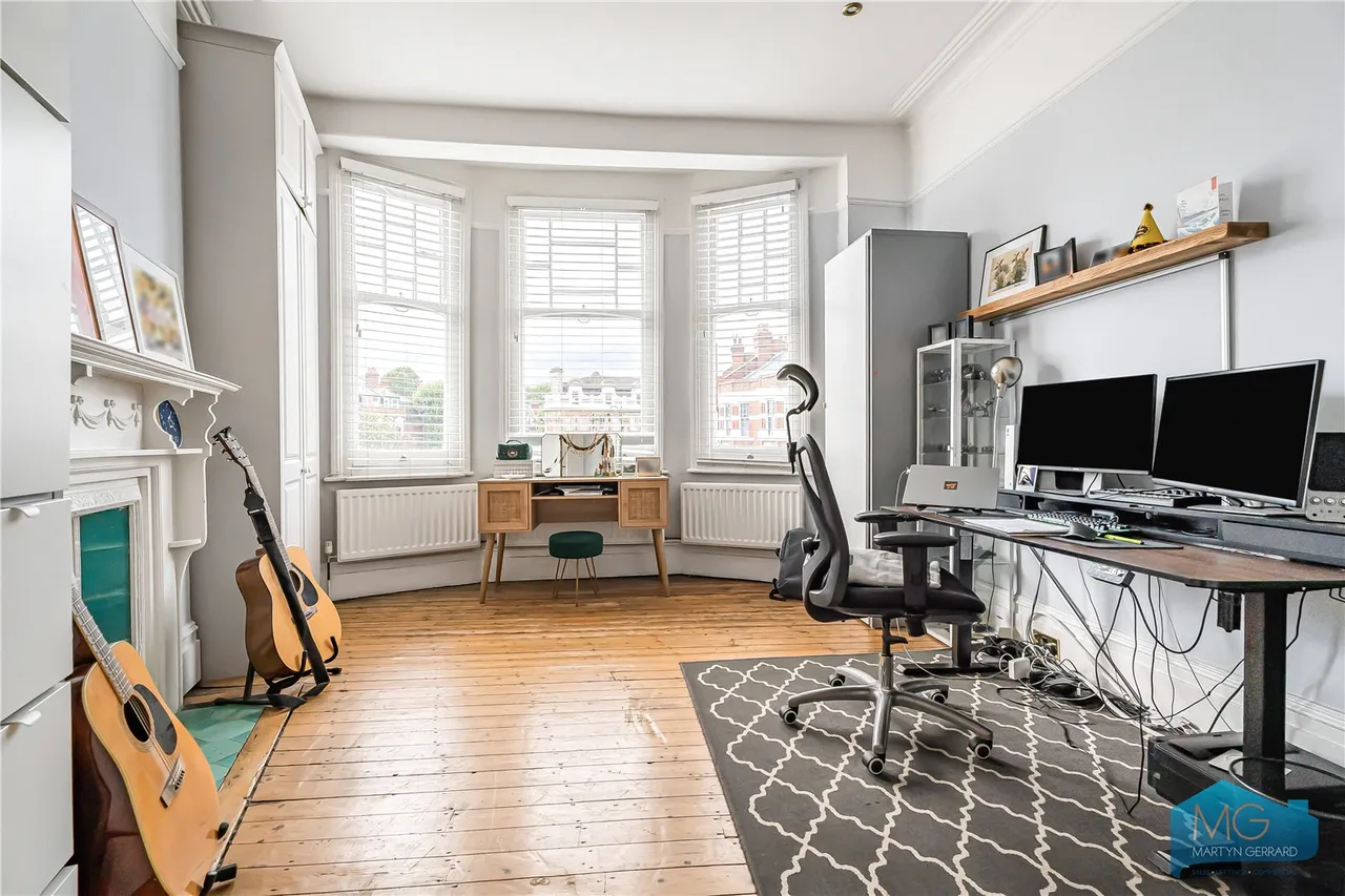 Muswell Hill Broadway, London, N10, photo 12