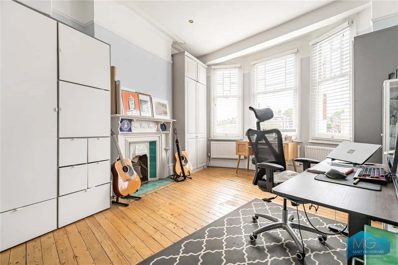Muswell Hill Broadway, London, N10, photo 13