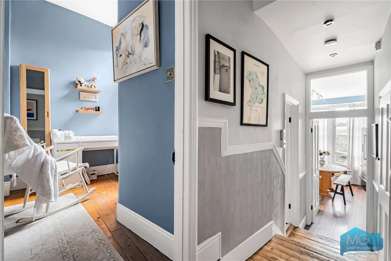 Muswell Hill Broadway, London, N10, photo 16