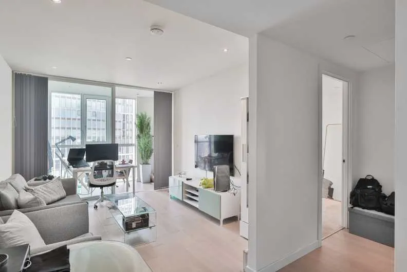Wandsworth Road, Nine Elms, SW8, photo 12
