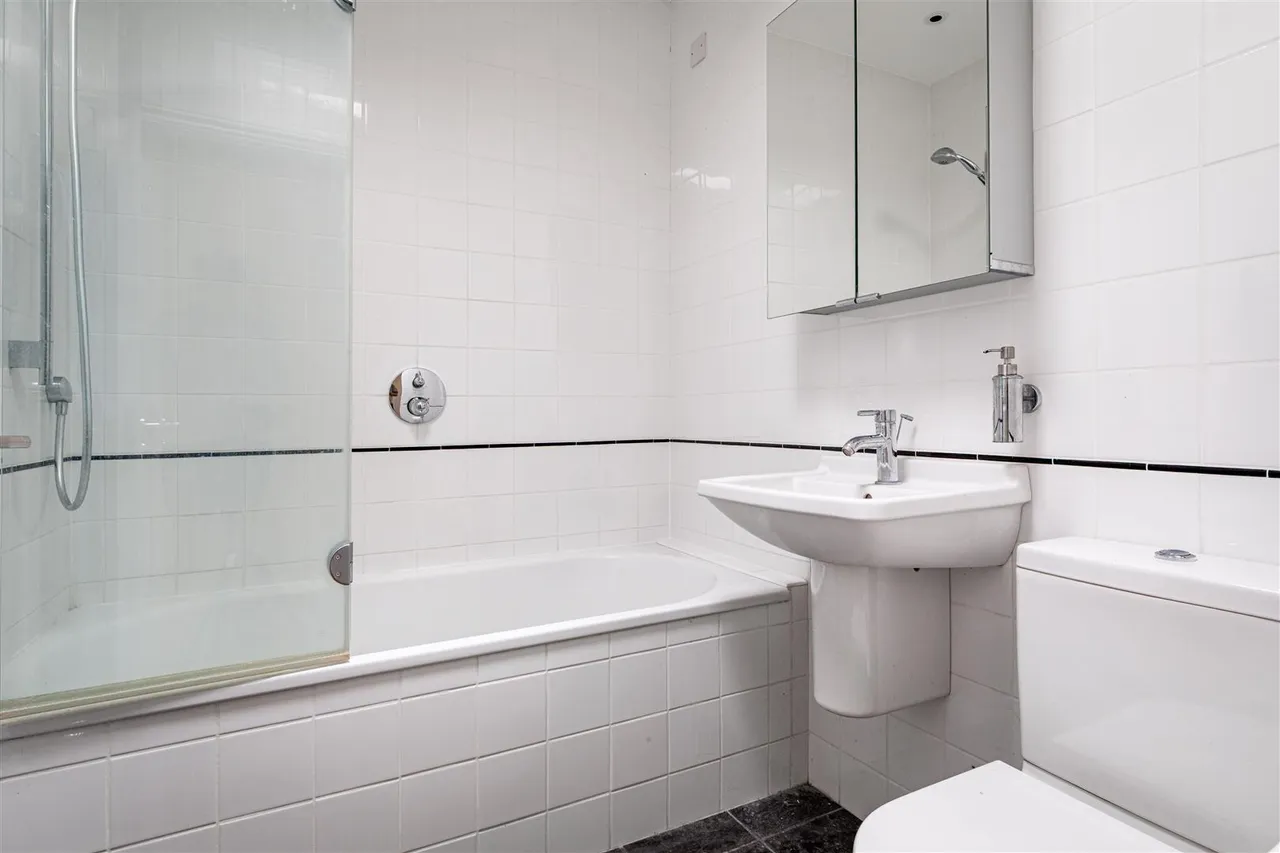 Sutton Court Road, London, W4, photo 7