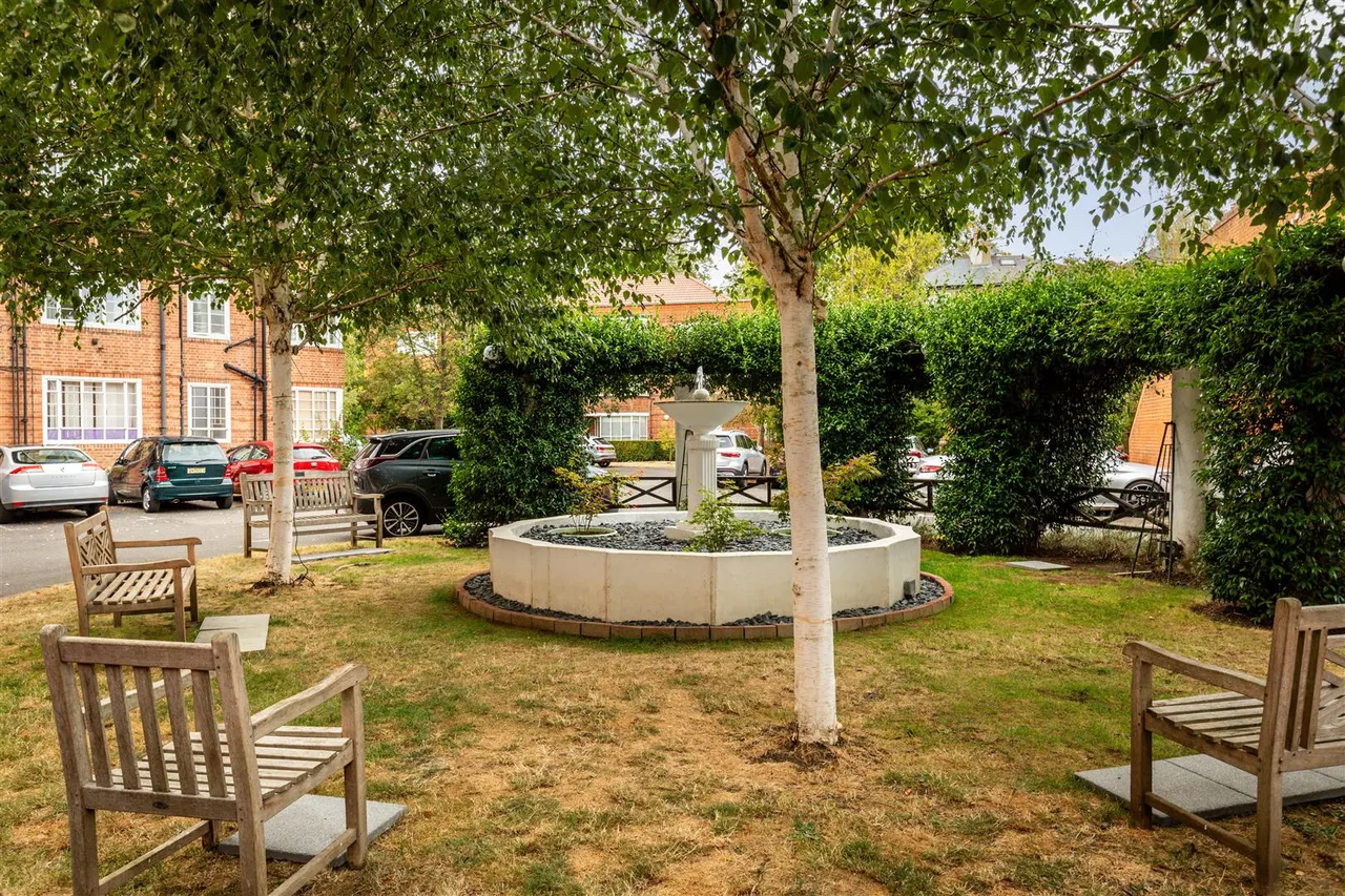 Sutton Court Road, London, W4, photo 4