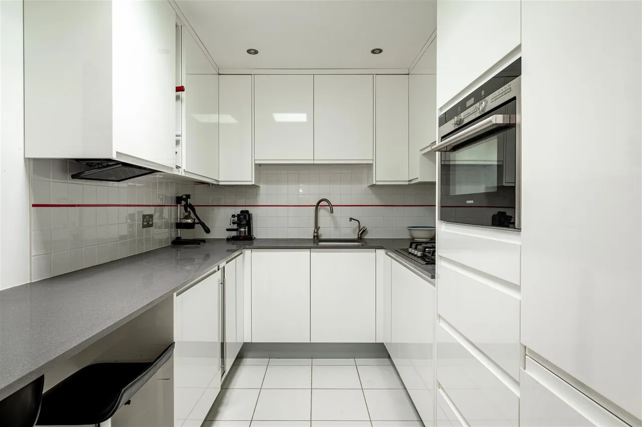 Sutton Court Road, London, W4, photo 3