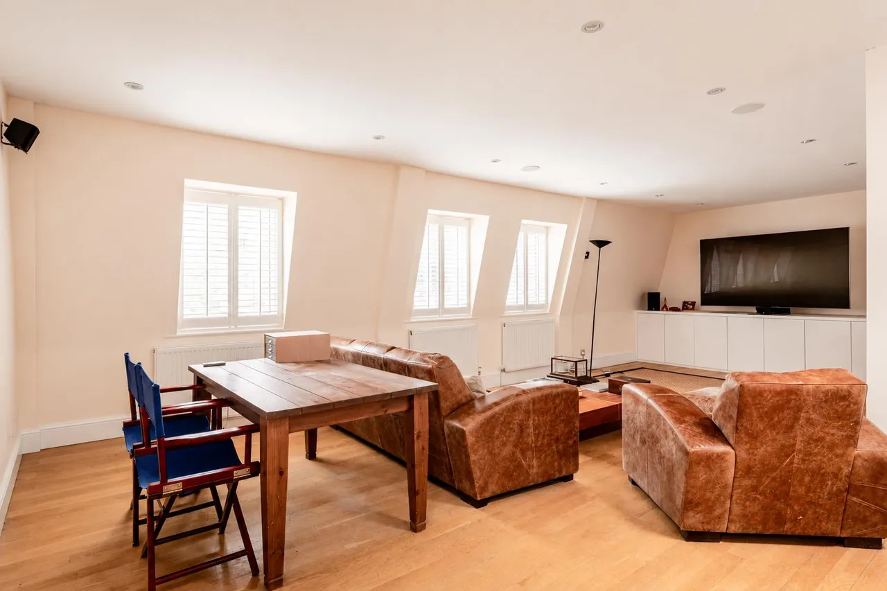 Sutton Court Road, London, W4, photo 2
