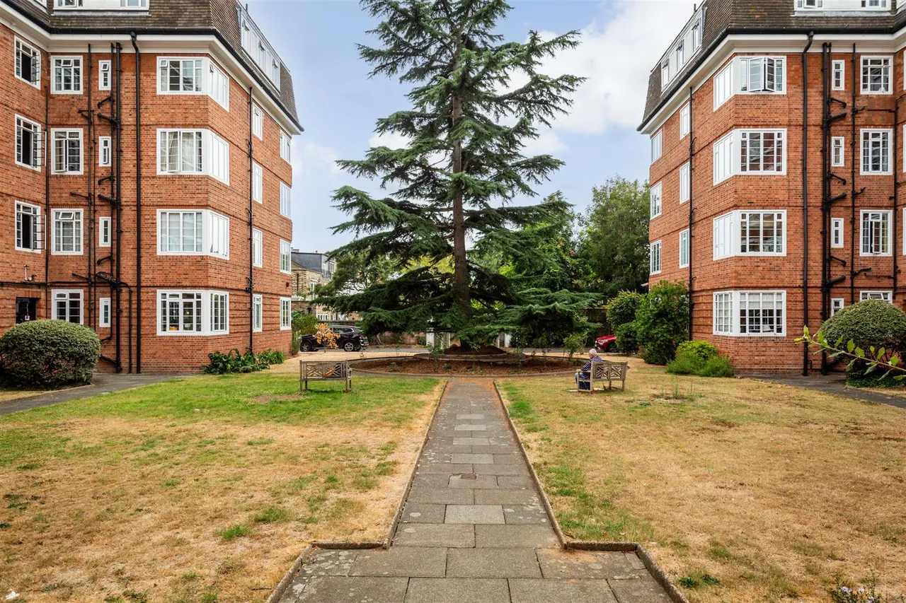 Sutton Court Road, London, W4, photo 5