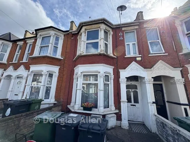 1 bed flat for sale, Belmont Park Road, Leyton, E10
