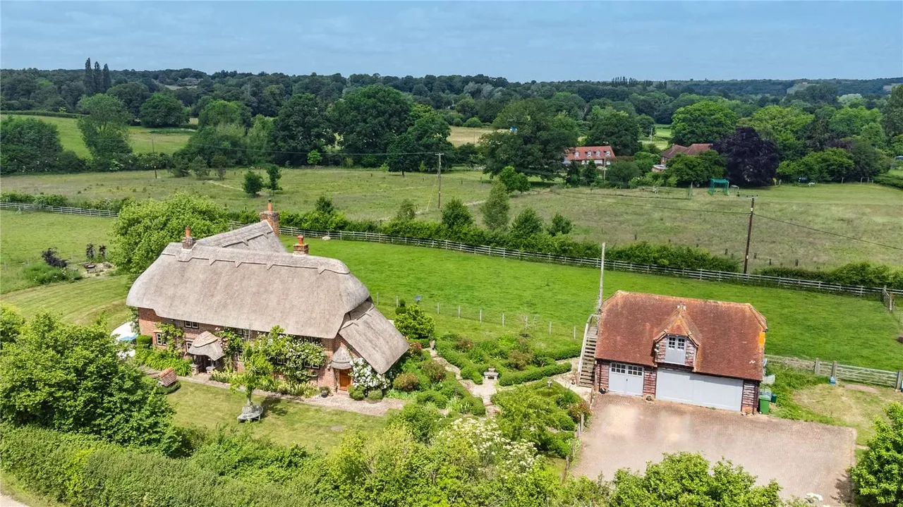 5 bed house for sale — Headley, Thatcham, Berkshire, RG19 8LL