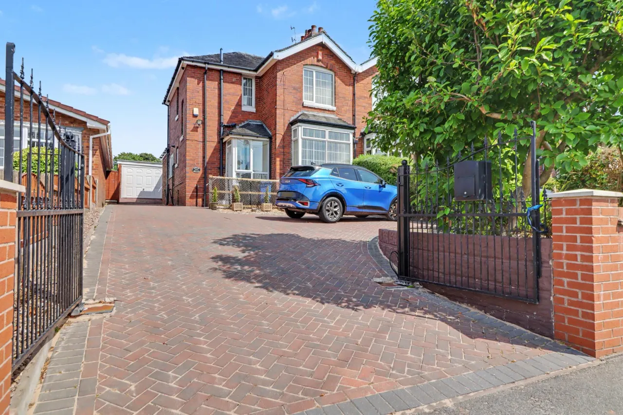 3 bed property for sale, Lightwood Road, Stoke-On-Trent