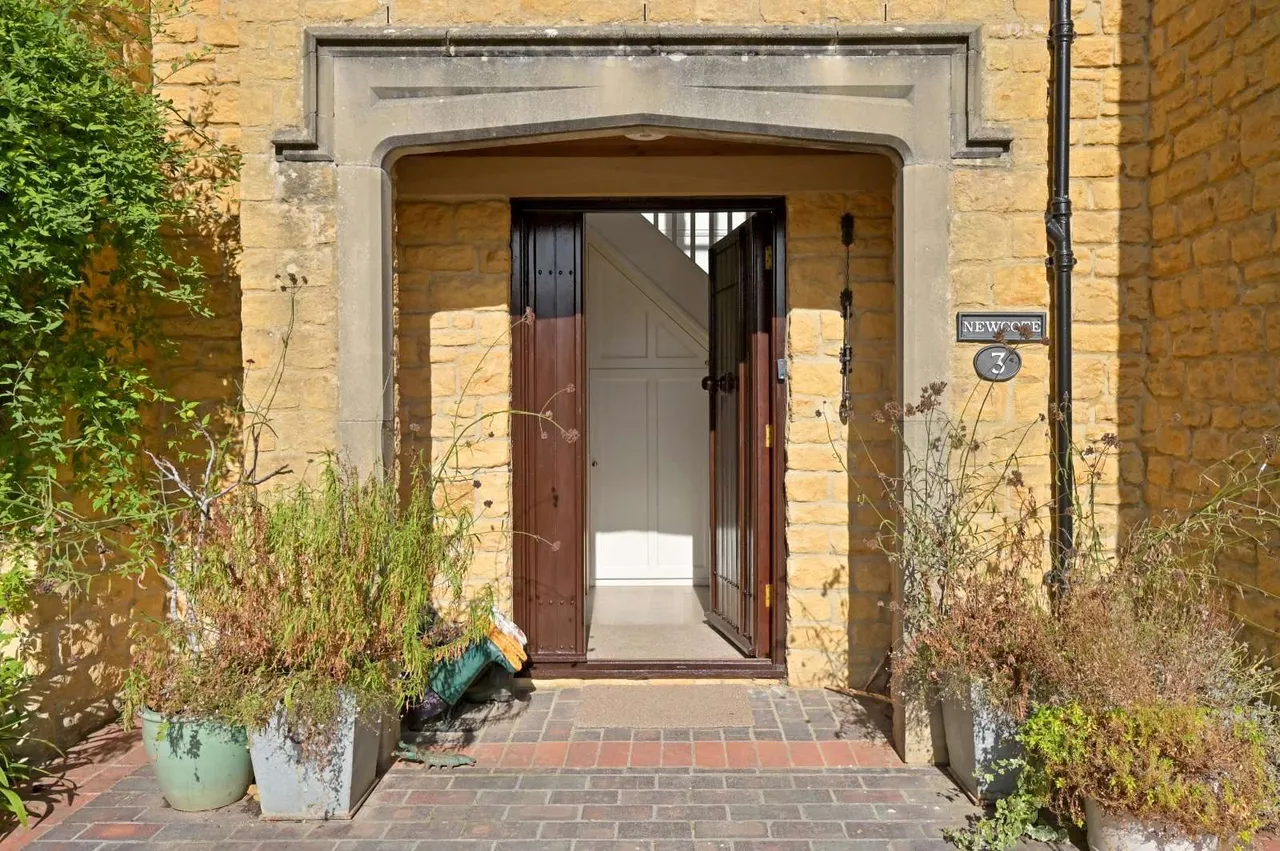 Combe Gate, Combe, OX29, photo 3