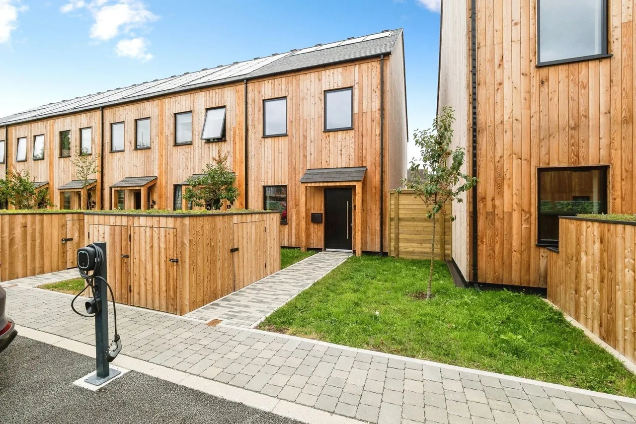 3 bed house for sale — Carpenter Yard, Thornwood, Epping, Essex, CM16