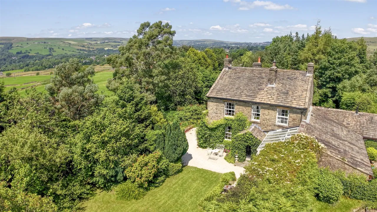 4 bed house for sale, Bury Old Road, Turn Village