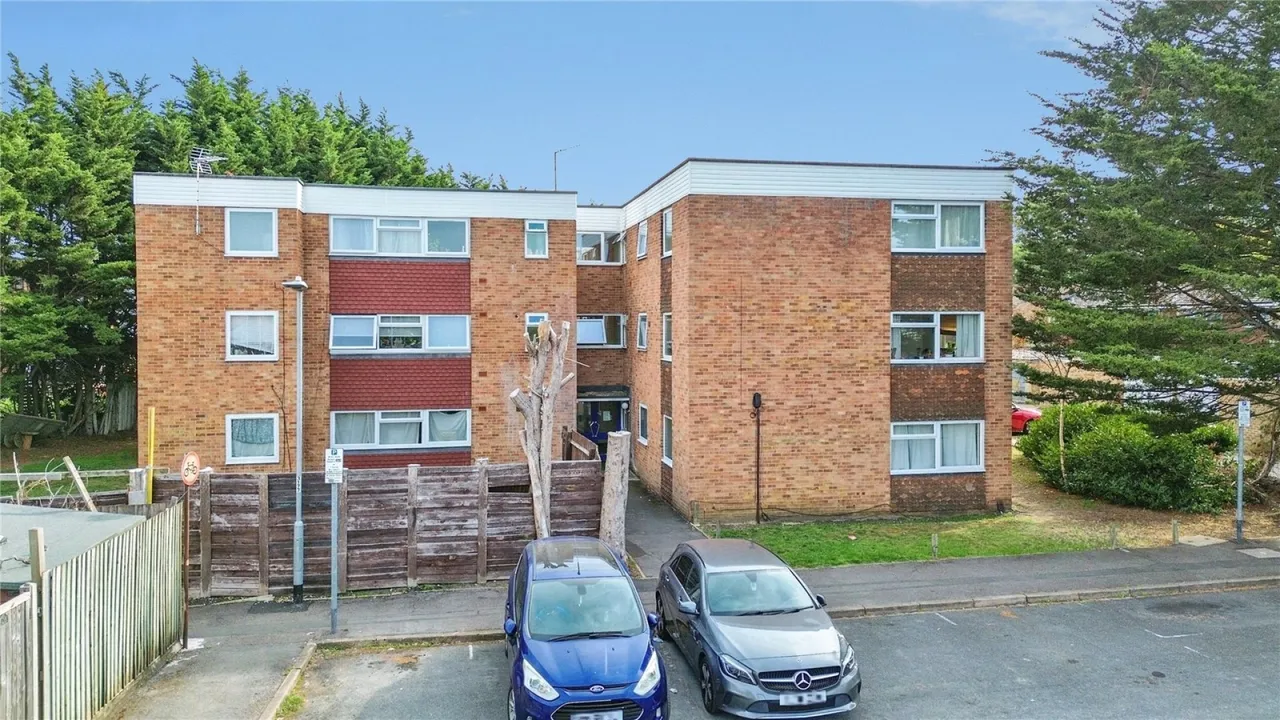 2 bed flat for sale, Barnwood Close, Reading, RG30