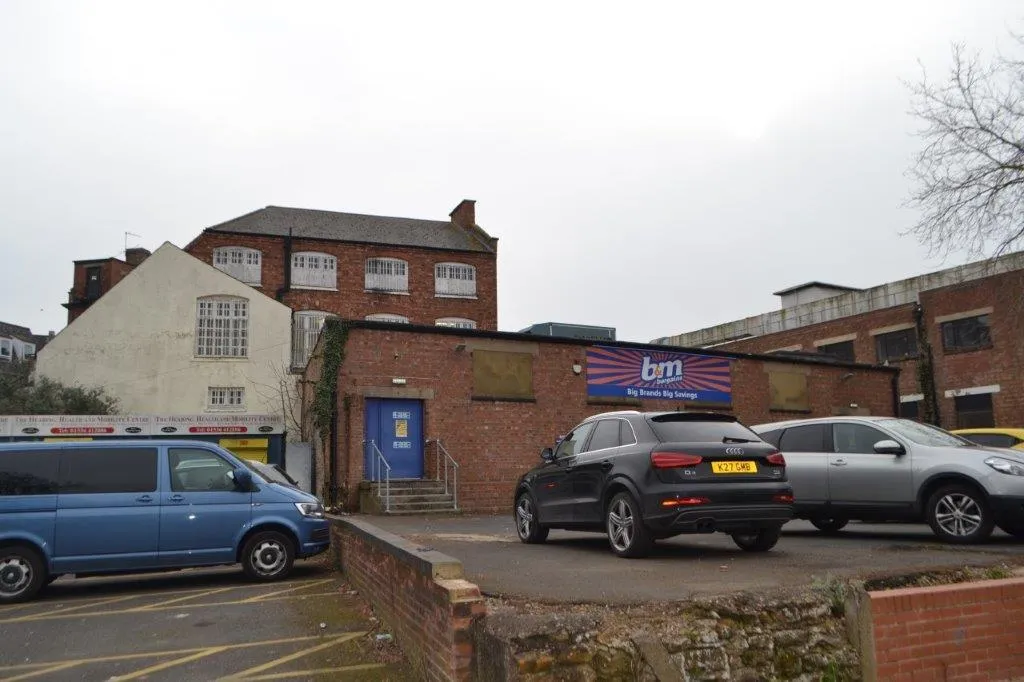 High Street, Kettering, photo 5