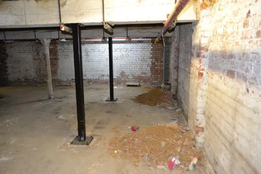 High Street, Kettering, photo 29
