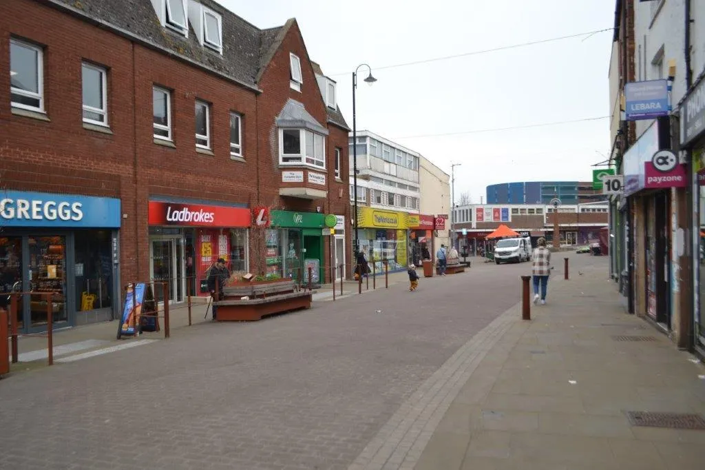 High Street, Kettering, photo 34