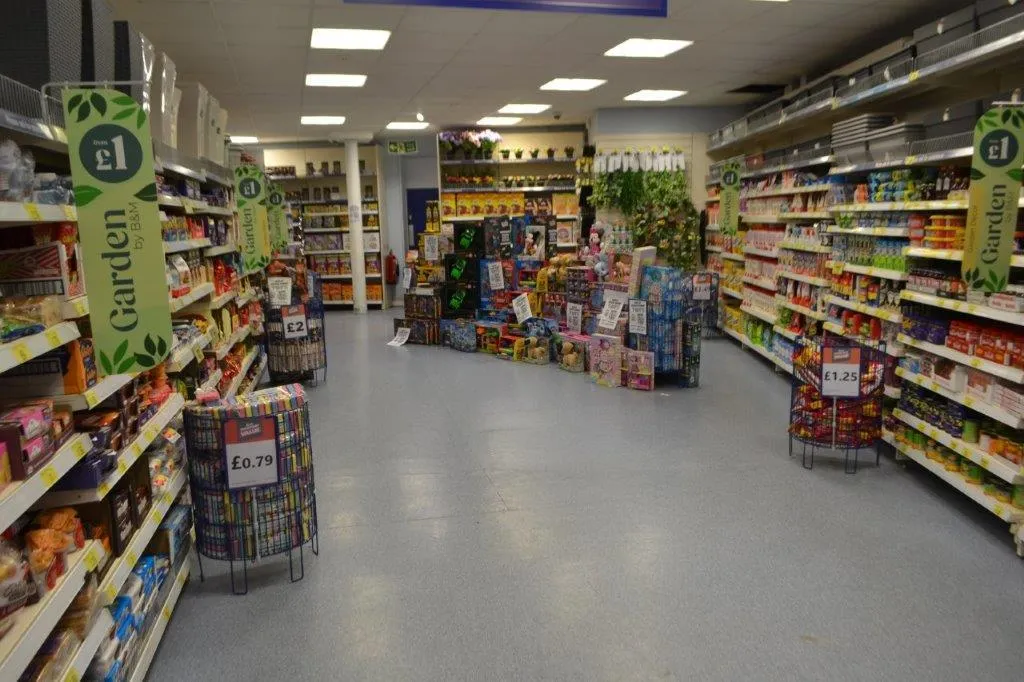 High Street, Kettering, photo 31
