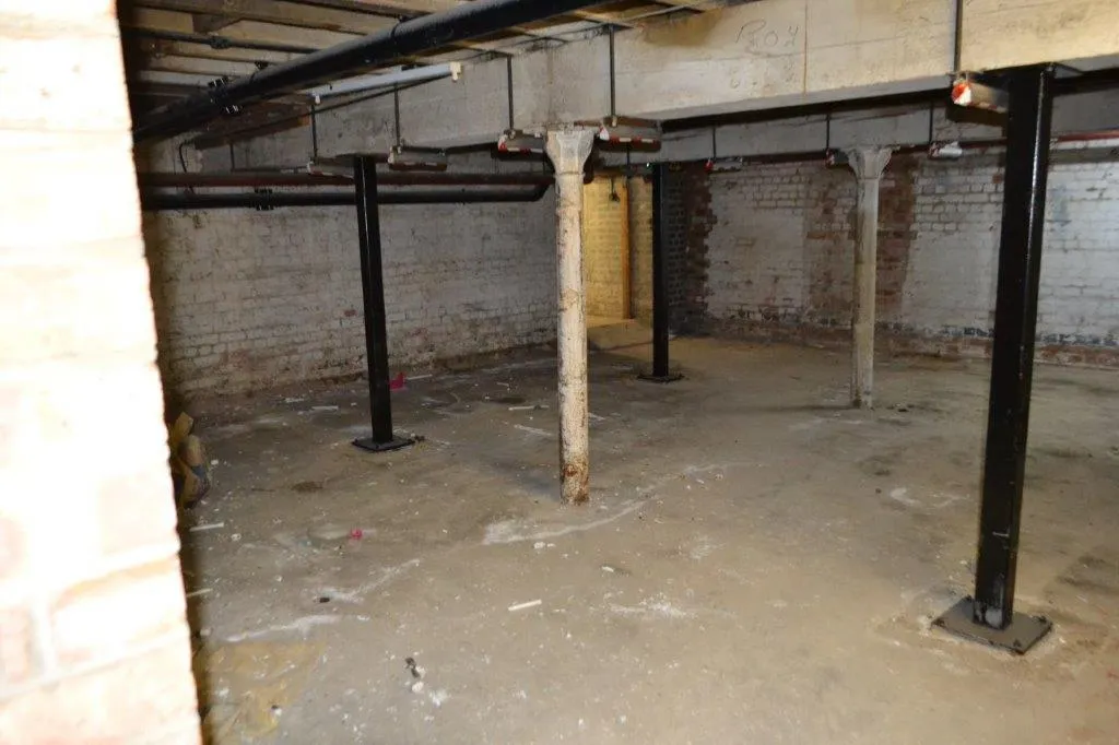 High Street, Kettering, photo 28