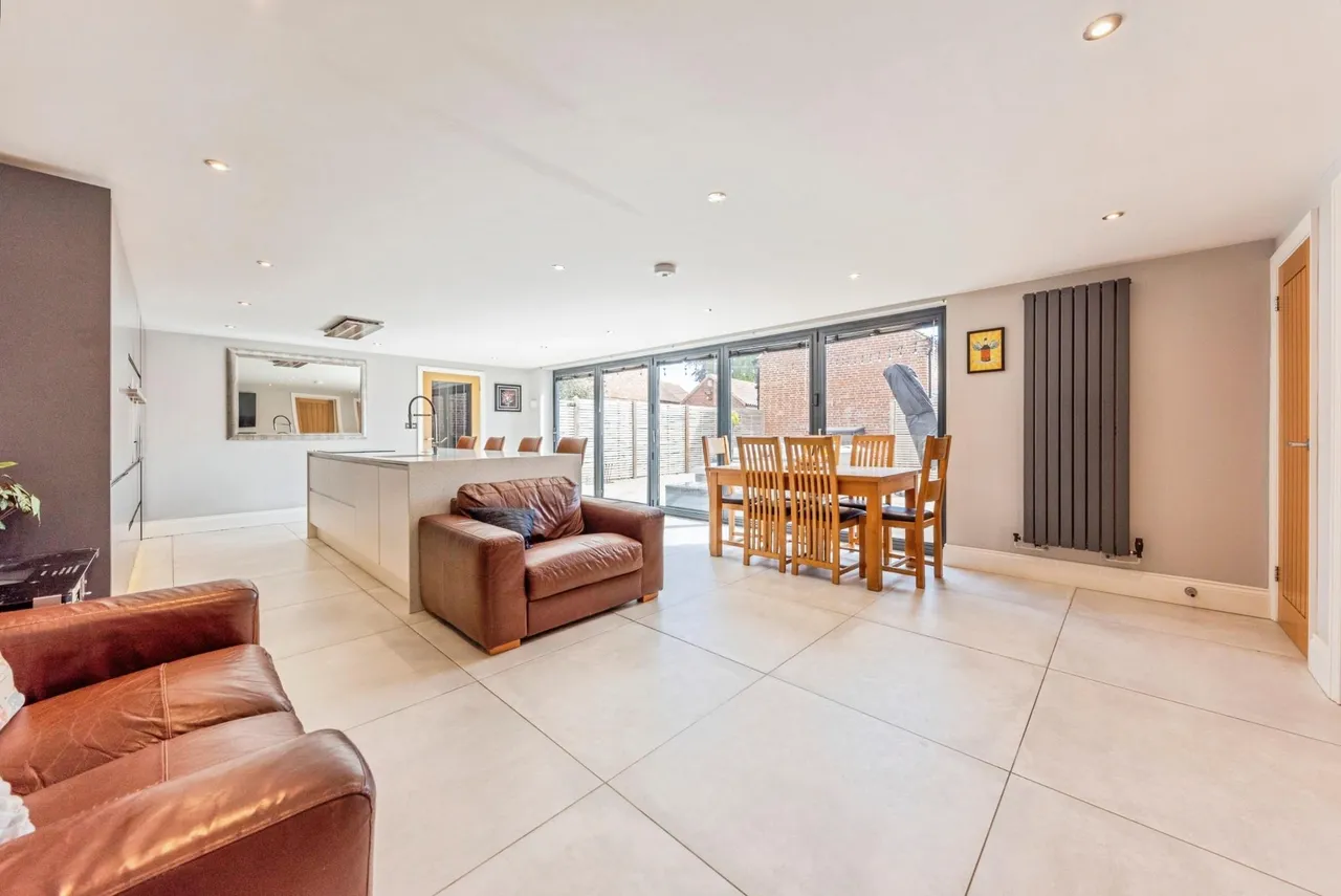 Main Street, Sutton-on-trent, NG23, photo 6
