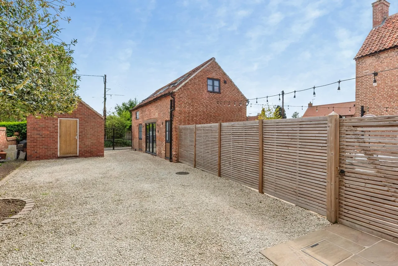 Main Street, Sutton-on-trent, NG23, photo 24