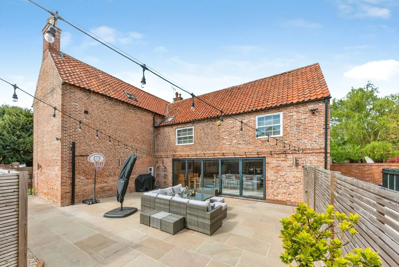 Main Street, Sutton-on-trent, NG23, photo 23