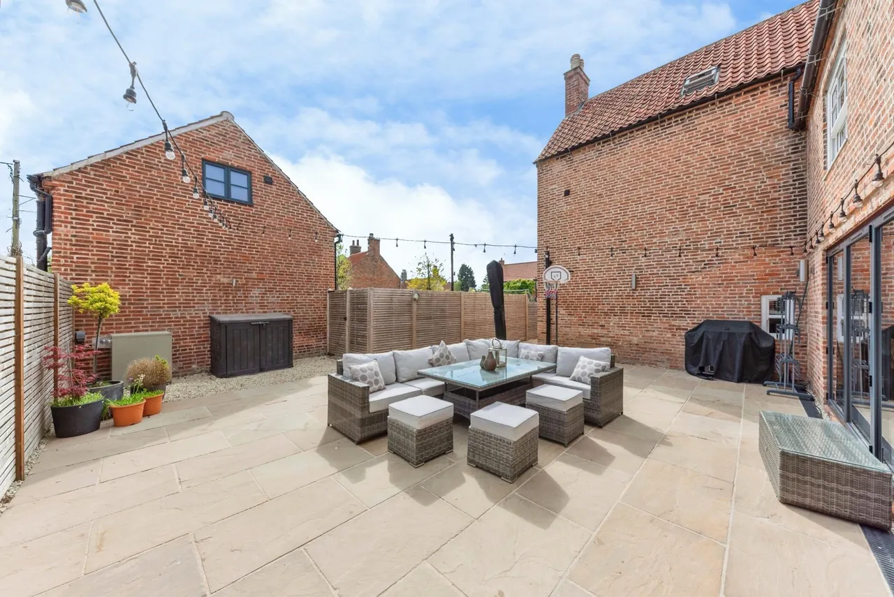 Main Street, Sutton-on-trent, NG23, photo 22