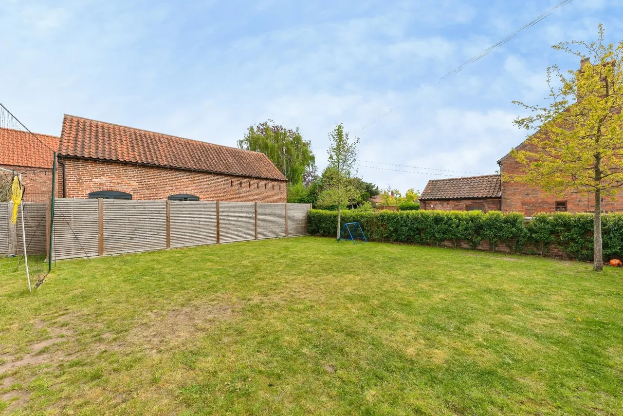 Main Street, Sutton-on-trent, NG23, photo 21
