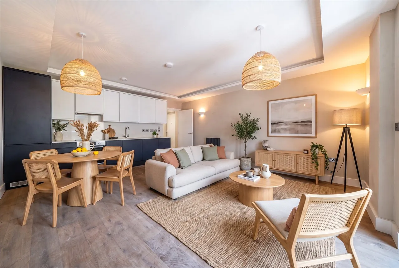 1 bed flat for sale, Shepherds Bush Road, W6