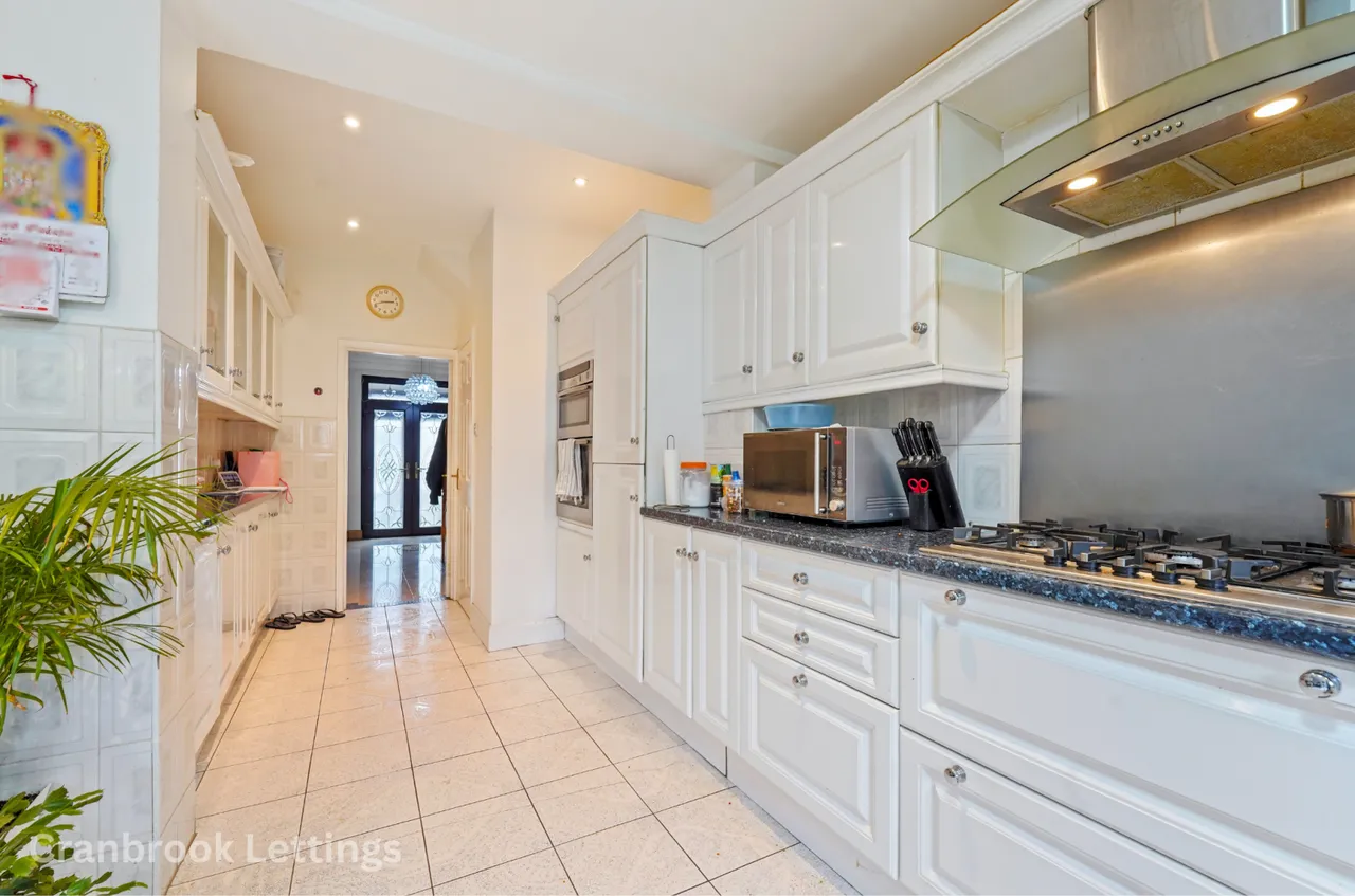 Springfield Drive, Ilford, IG2, photo 4