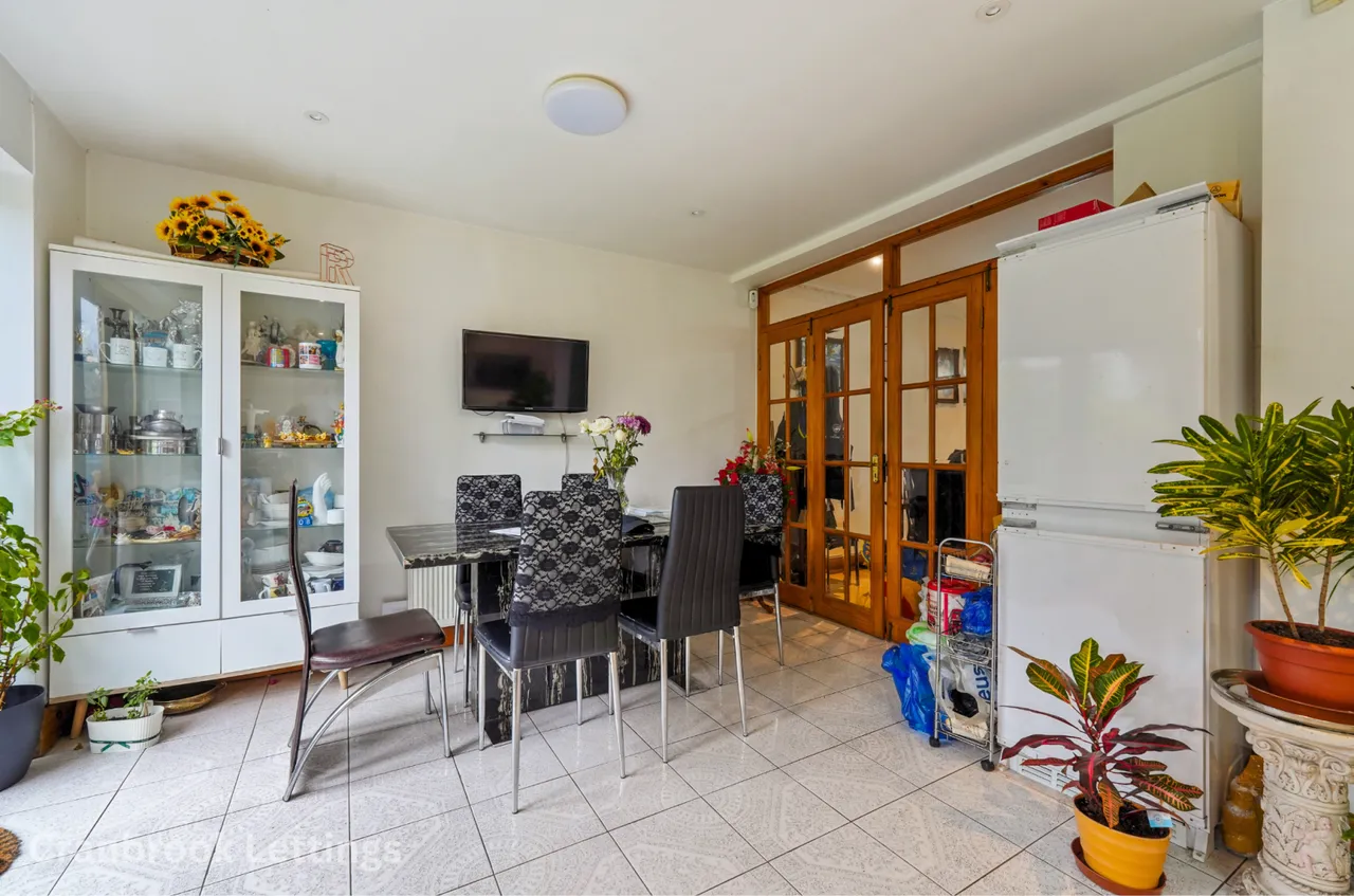 Springfield Drive, Ilford, IG2, photo 5