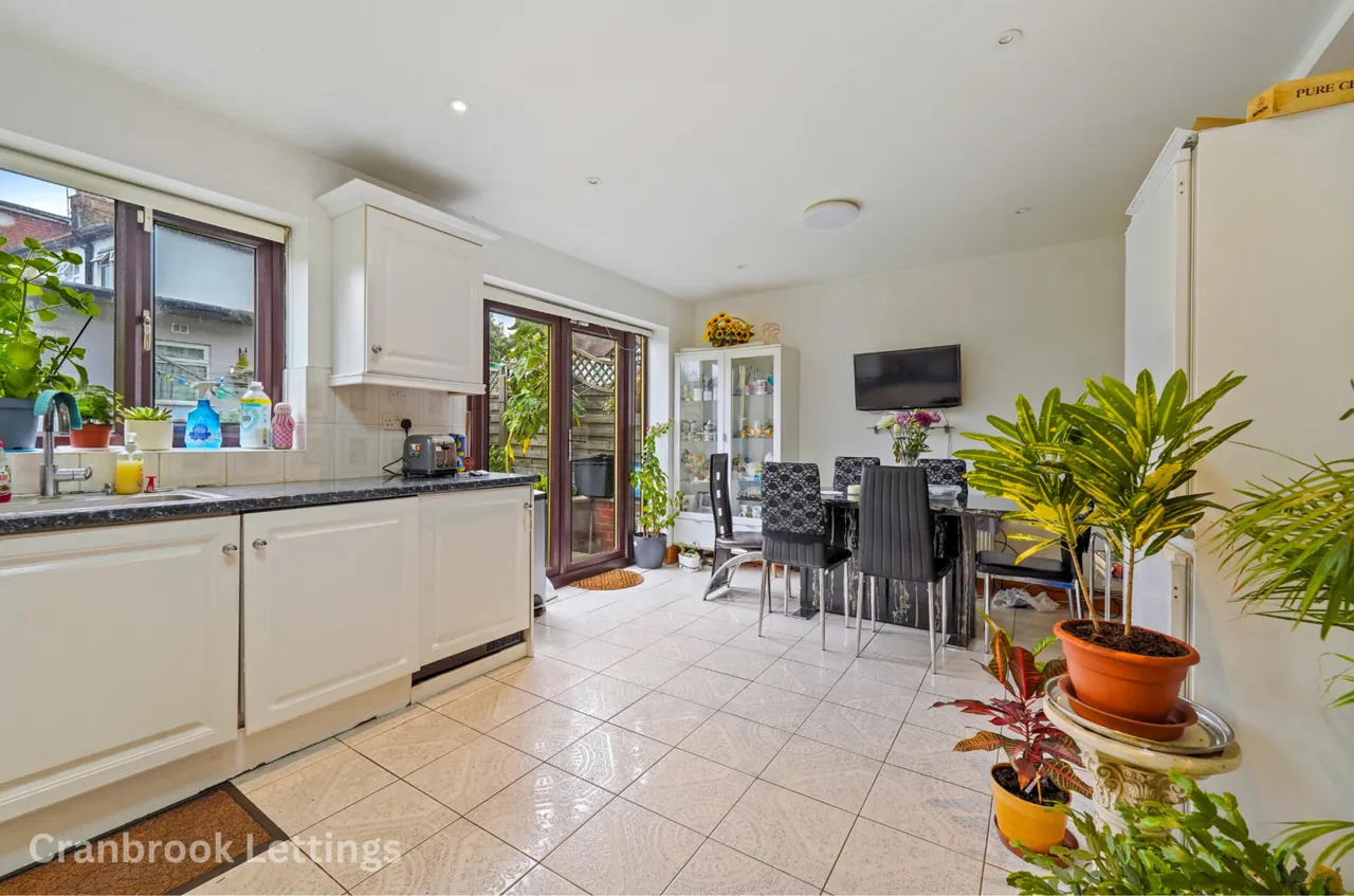 Springfield Drive, Ilford, IG2, photo 7