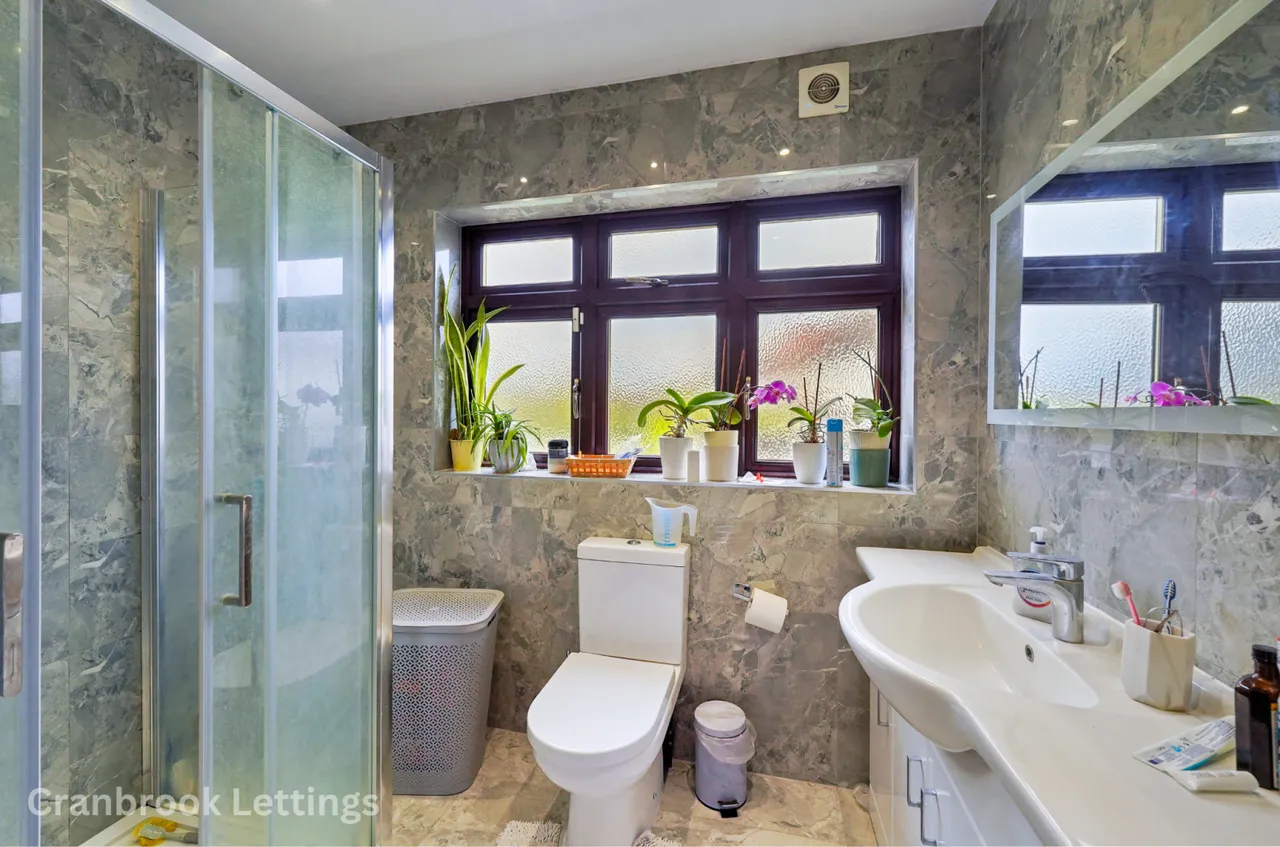 Springfield Drive, Ilford, IG2, photo 11