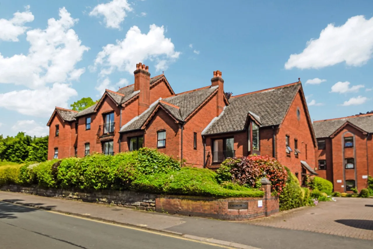 2 bed flat for sale, Regent Road, Altrincham, WA14