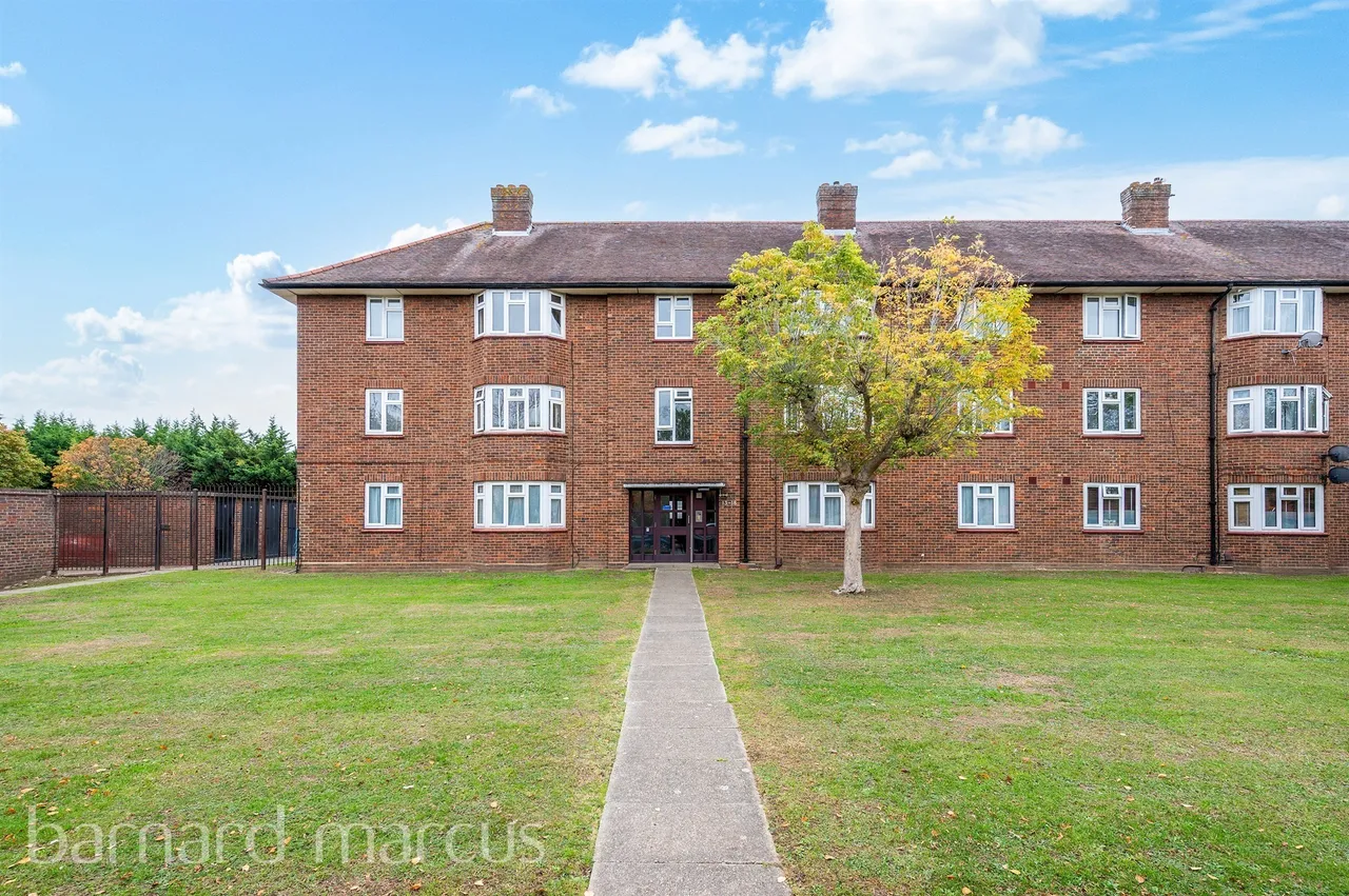 2 bed flat for sale, Grand Drive, London, SW20