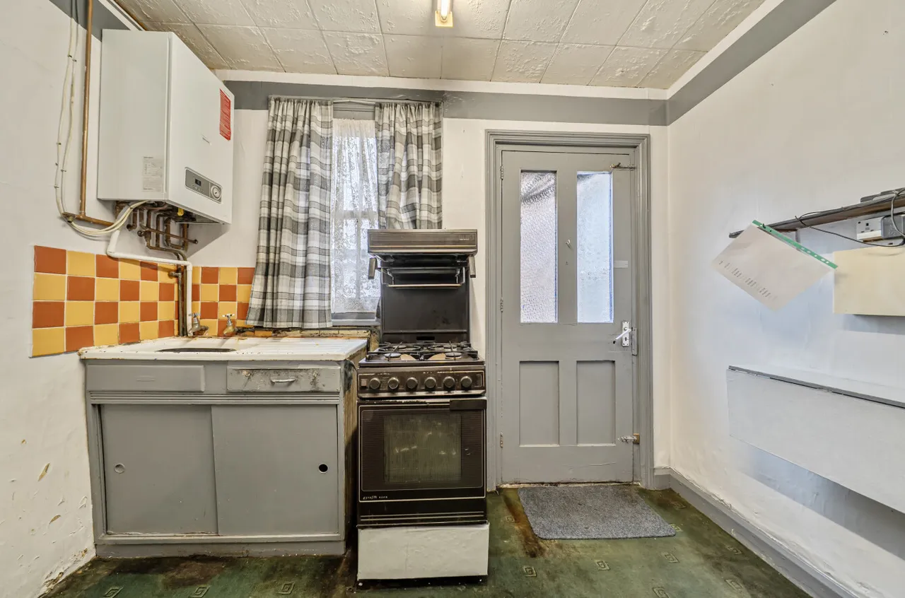 MacDonald Road, Lightwater, Surrey, GU18 5TN, photo 10
