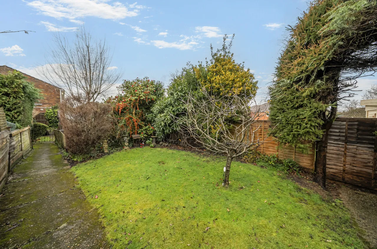 MacDonald Road, Lightwater, Surrey, GU18 5TN, photo 17