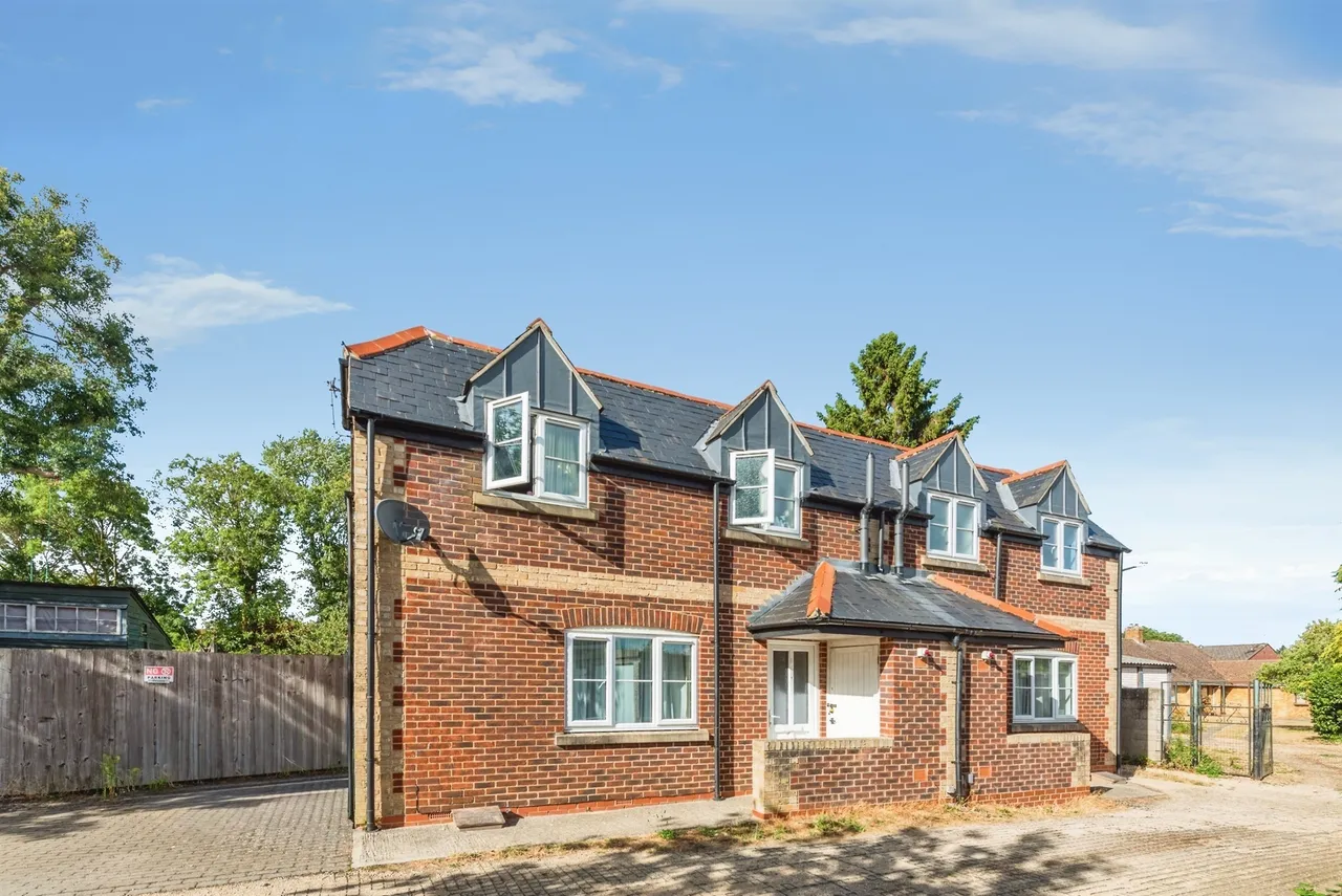 2 bed house for sale — Milvery Way, Littlemore, Oxford