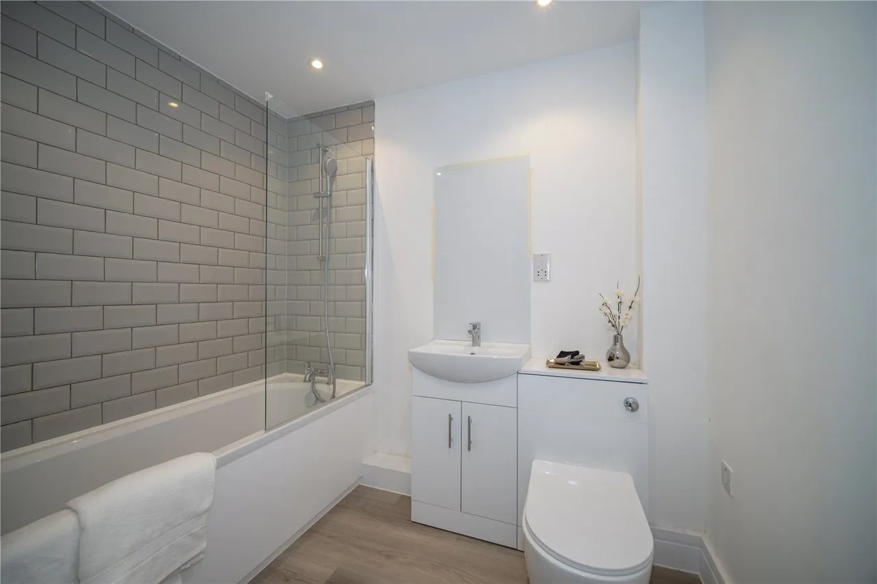 Savoy Place, Farnborough, GU14, photo 3