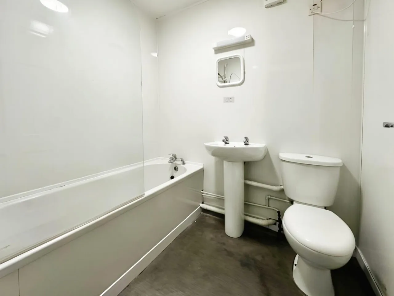 Greenside Court, Eccles, M30, photo 11