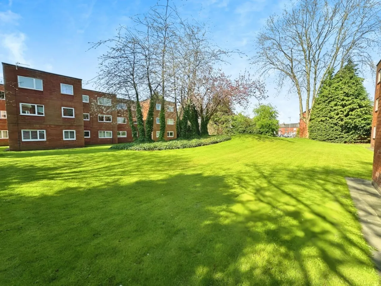 Greenside Court, Eccles, M30, photo 10