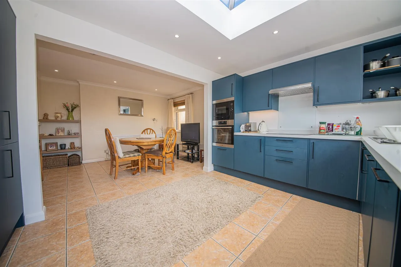 Weavills Road, Bishopstoke, Eastleigh, Hampshire, SO50 8HQ, photo 4